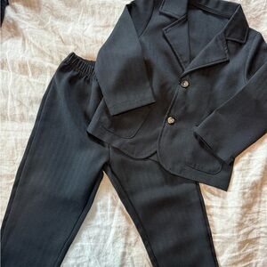 SHEIN Black Toddler Outfit